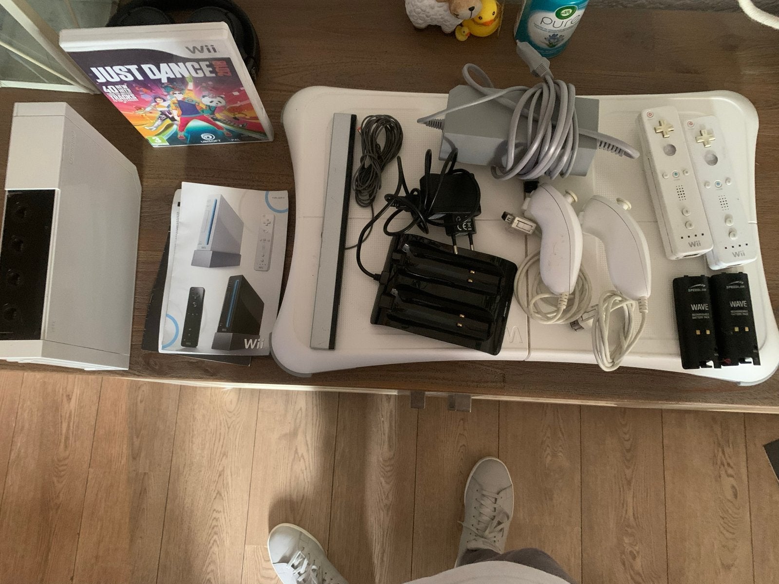 Wii console met Just Dance 2017, 2 controllers en Balance Bo, Spelcomputers en Games, Spelcomputers | Nintendo Wii, Ophalen, Gebruikt