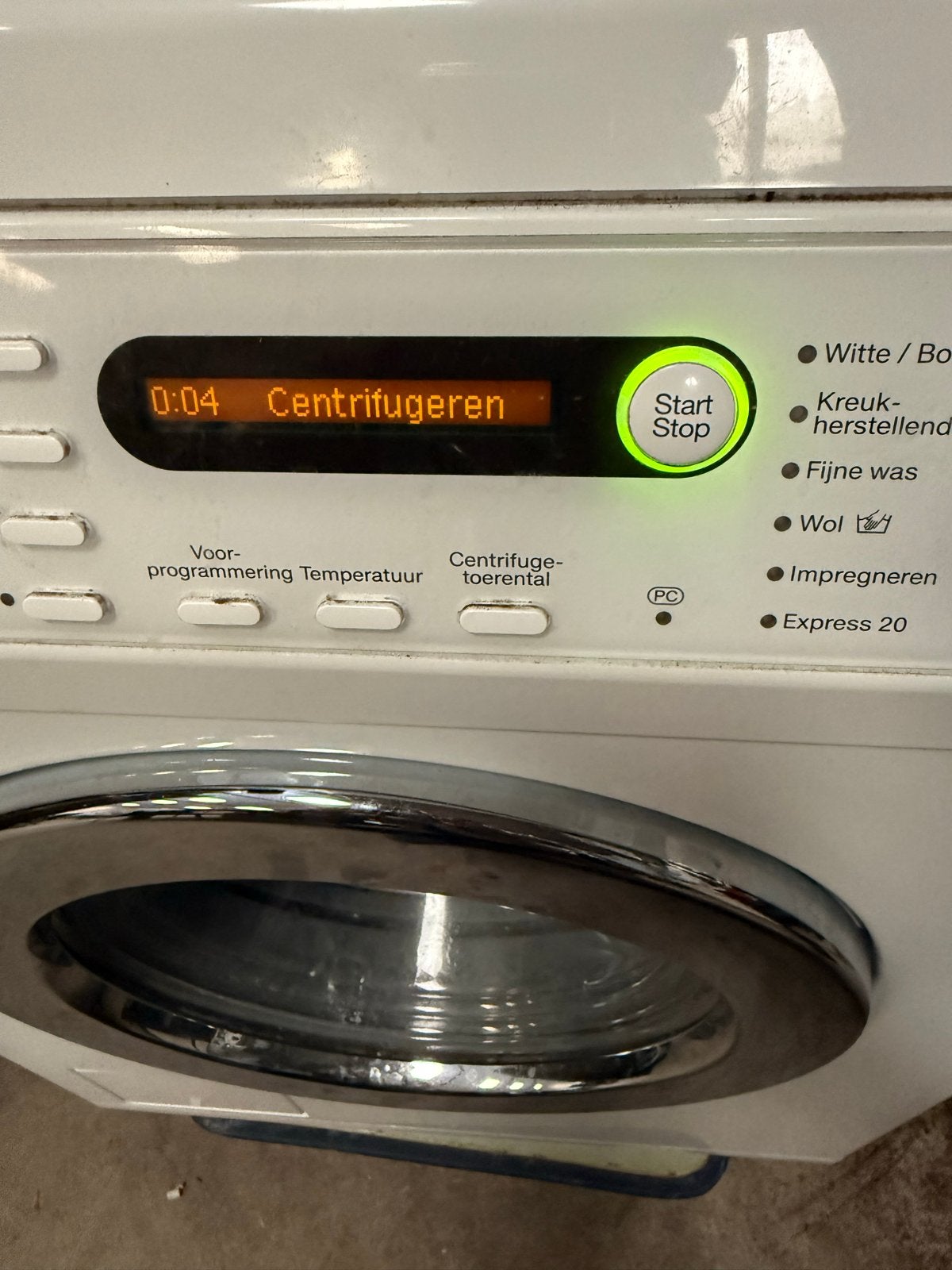 Miele W 5825 SoftCare System Wasmachine, 1200 tot 1600 toeren, Gebruikt, ., Handwasprogramma