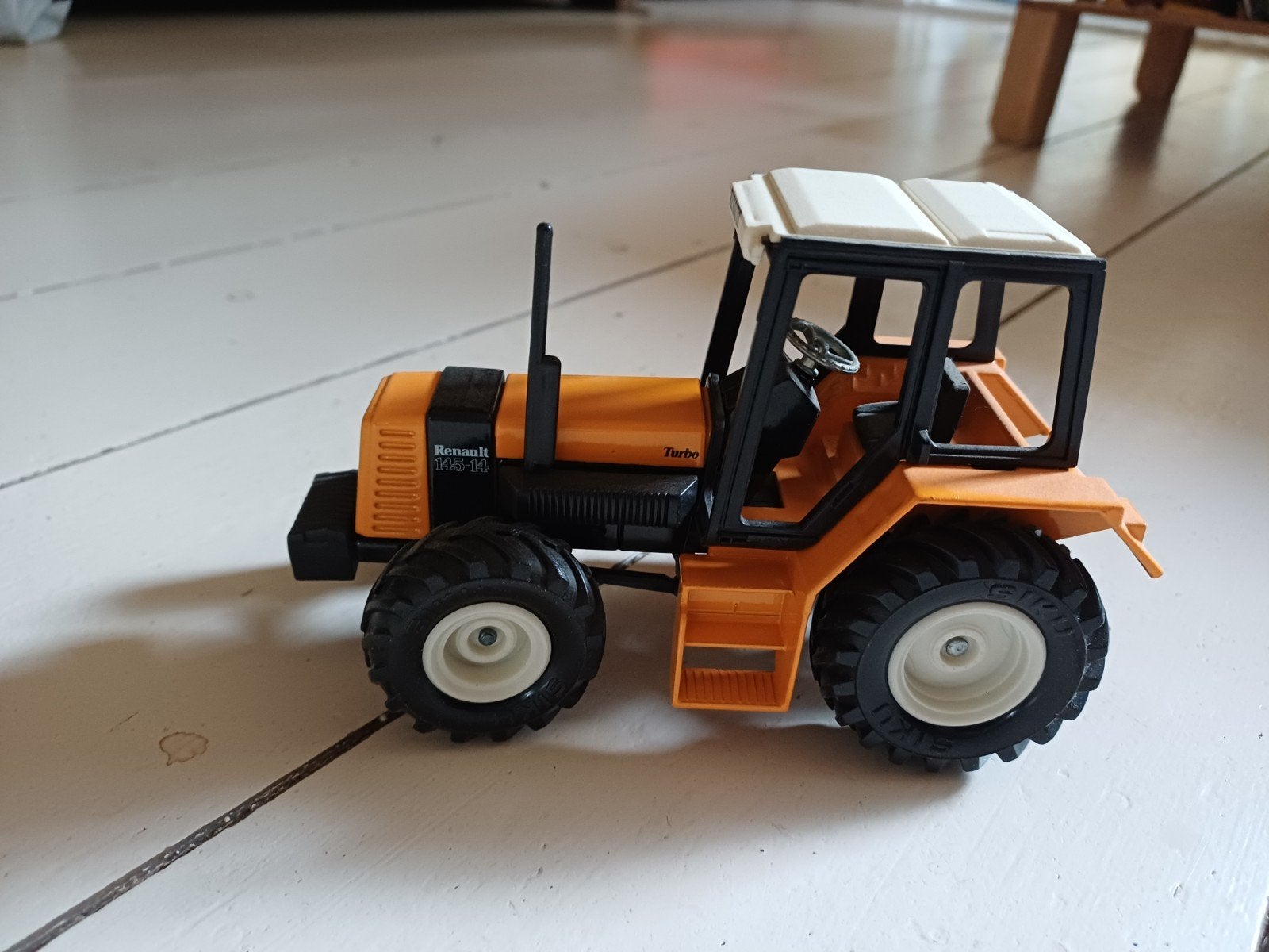 Siku Renault 145-14 Turbo Tractor - Speelgoedtrekker, Kinderen en Baby's, Speelgoed | Speelgoedvoertuigen, Ophalen of Verzenden