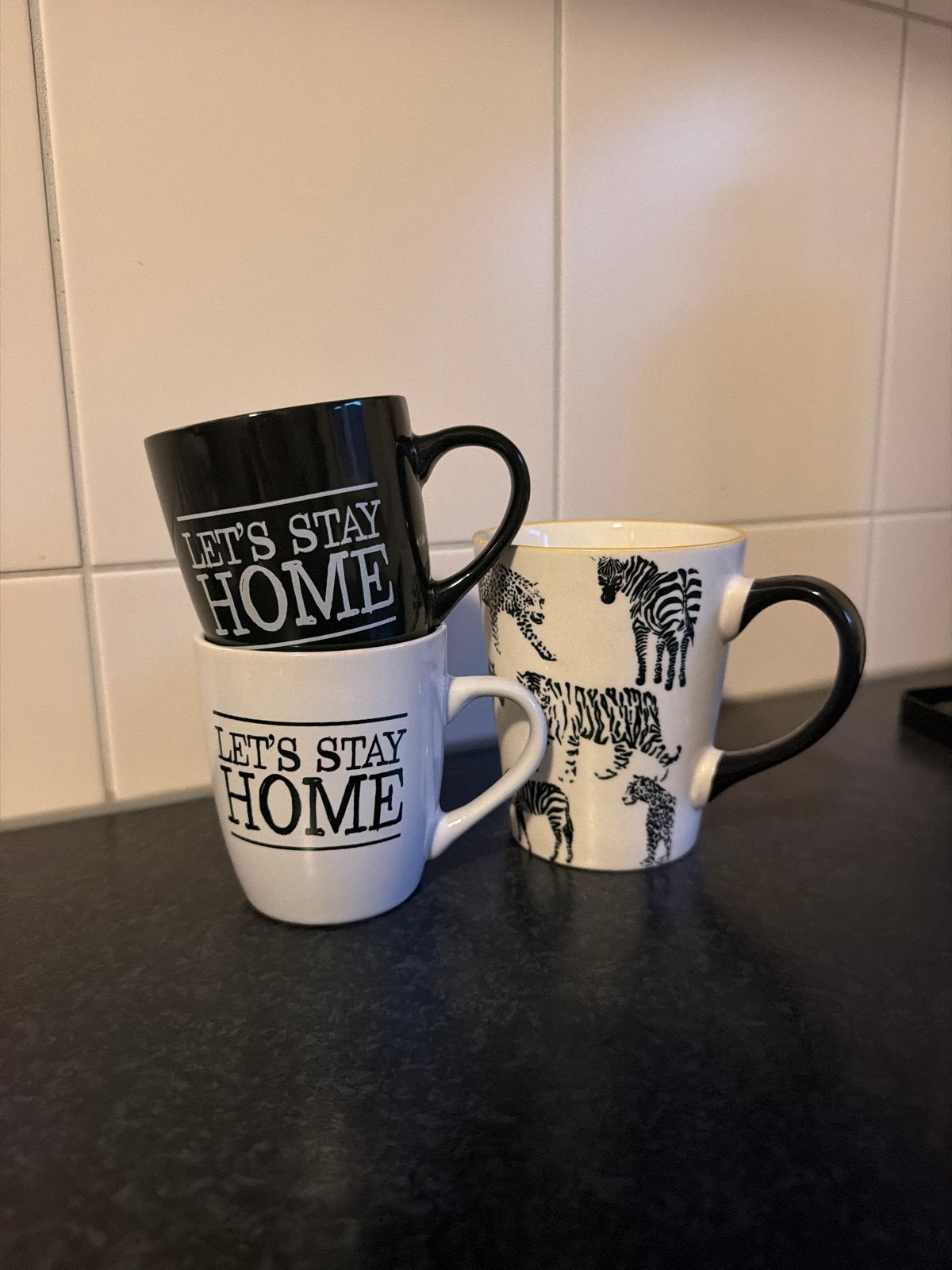 Gratis mokken: "Let's Stay Home" en zebraprint, Ophalen, Gebruikt, Keramiek, Mok
