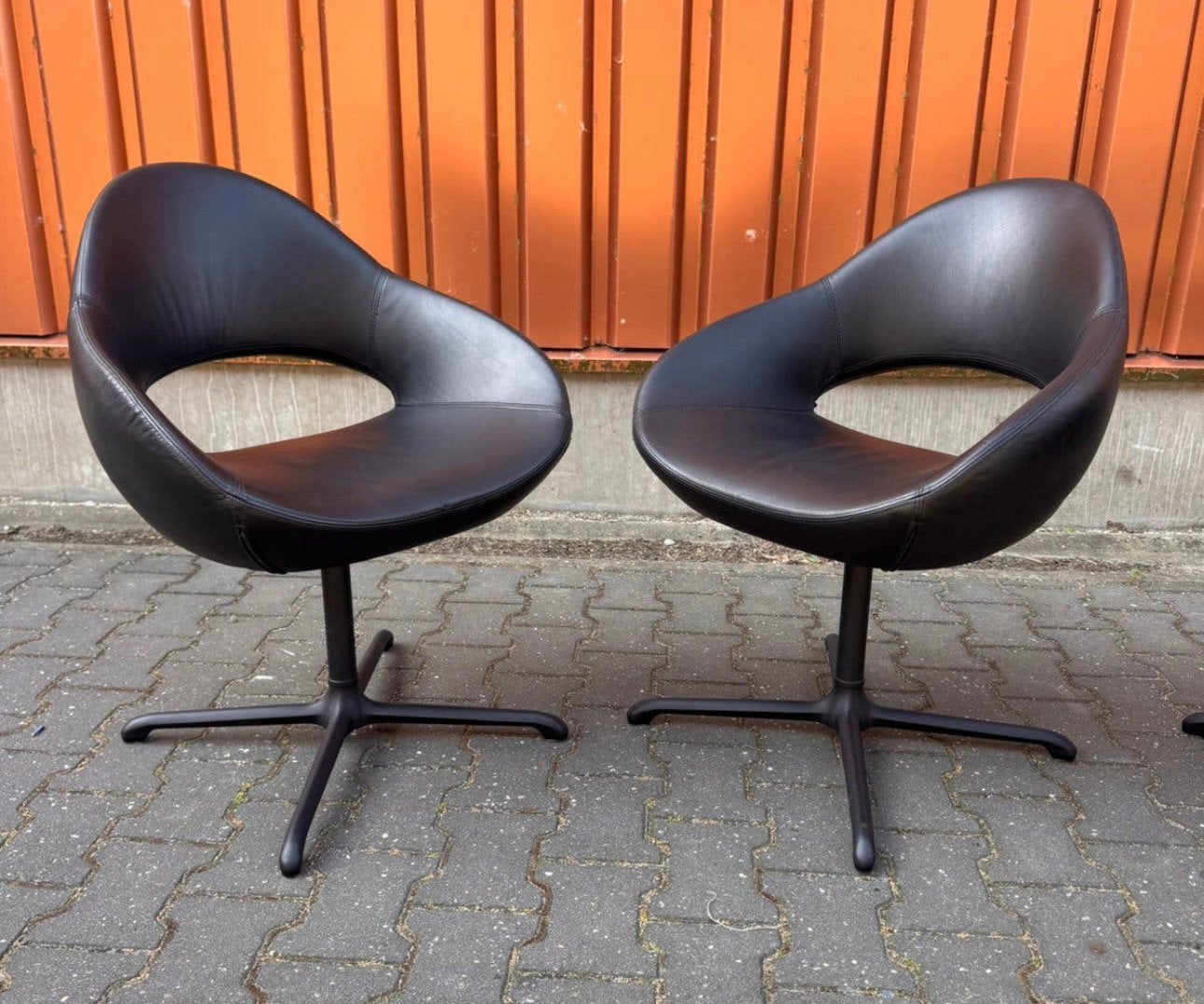 Artifort Shark stoelen (4x) zwart leer - in nieuwstaat!, Huis en Inrichting, Ophalen, Luxe design, Zwart, Zo goed als nieuw