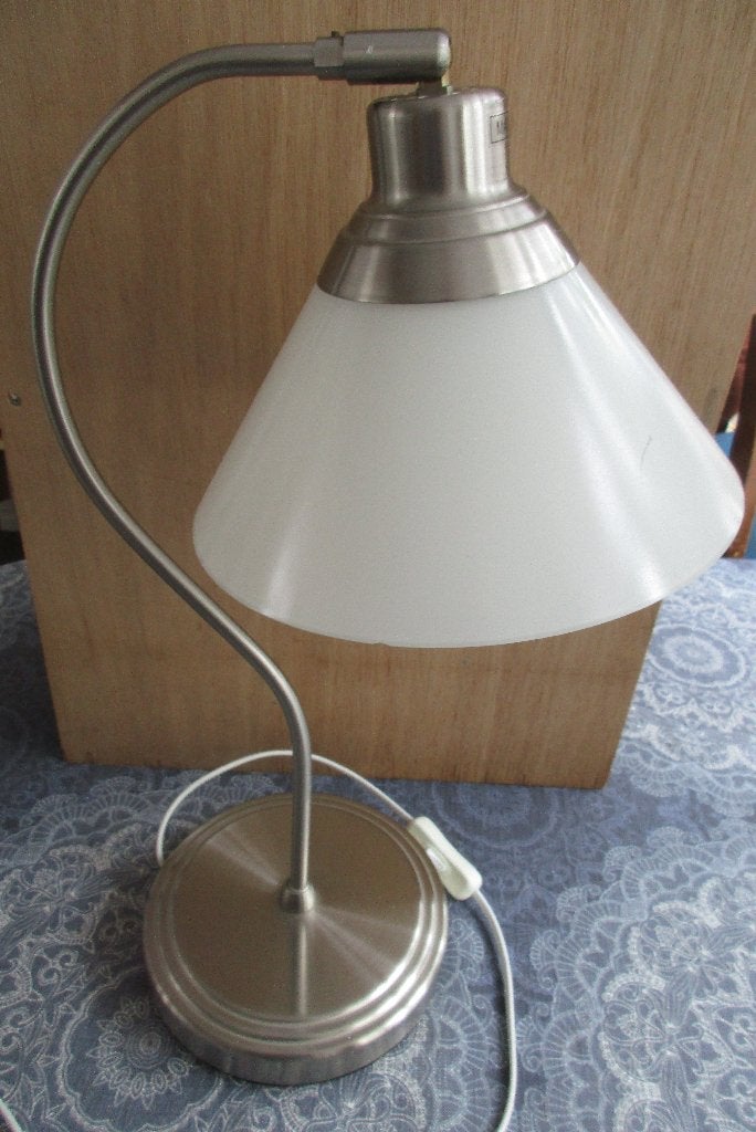 tafellamp van IKEA - aluminium met melkglazen kap, Met schakelaar, Gebruikt, 48 cm, Ophalen of Verzenden