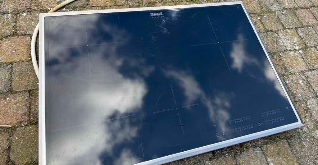 Zanussi Inductiekookplaat uit 2023, Ophalen, Gebruikt, Minder dan 85 cm, 60 cm of meer