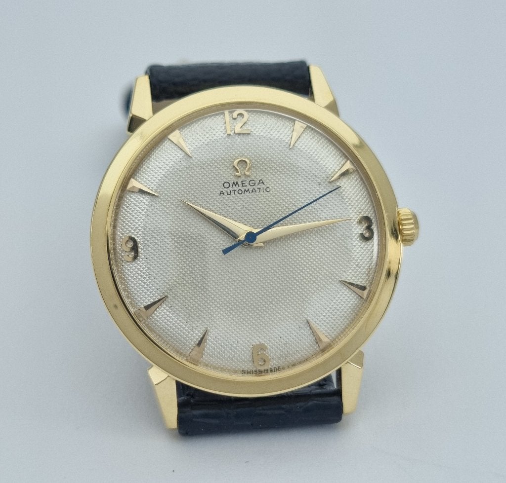 Omega 2710 Bumper 18 kt van 1952 cal 354 Honeycomb dial, Ophalen, Polshorloge, 1930 tot 1960, Omega