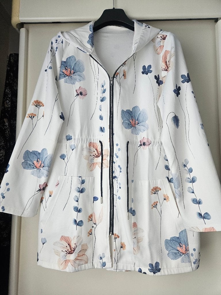 Nieuwe jas met bloemenprint, maat 44, Kleding | Dames, Jassen | Zomer, Ophalen of Verzenden, Nieuw, Maat 42/44 (L), Wit