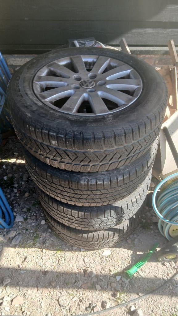 Winterbanden op lichtmetalen velg VW Passat 2015, 16 inch, Banden en Velgen, Personenwagen, Gebruikt