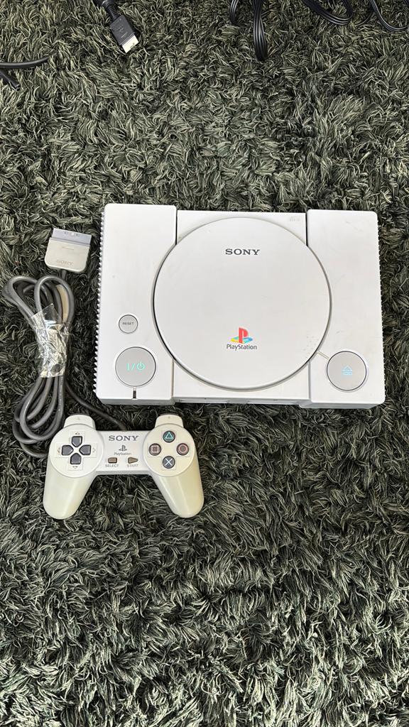 Defecte PlayStation 1, Ophalen of Verzenden, Niet werkend, Met 1 controller