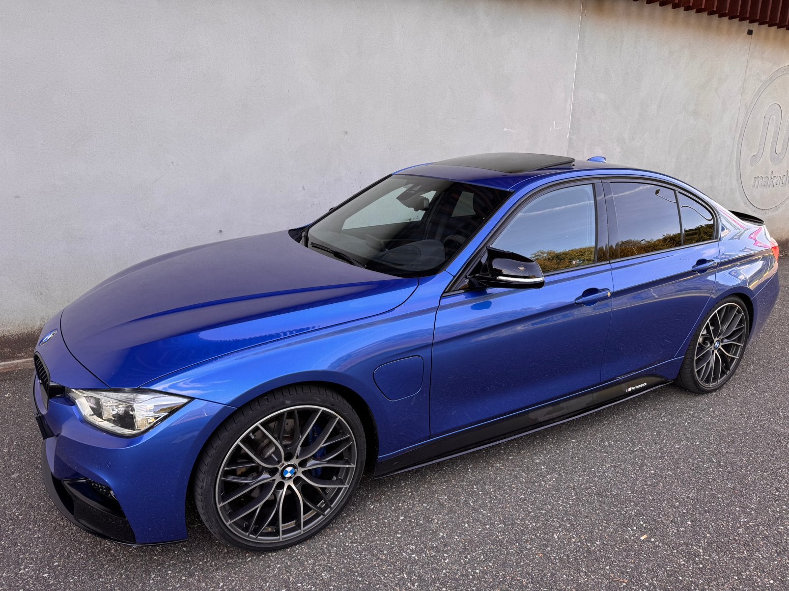 BMW 3-Serie 330e M-Performance | HUD | LED | ACC, Auto's, Automaat, Achterwielaandrijving, 252 pk, Blauw