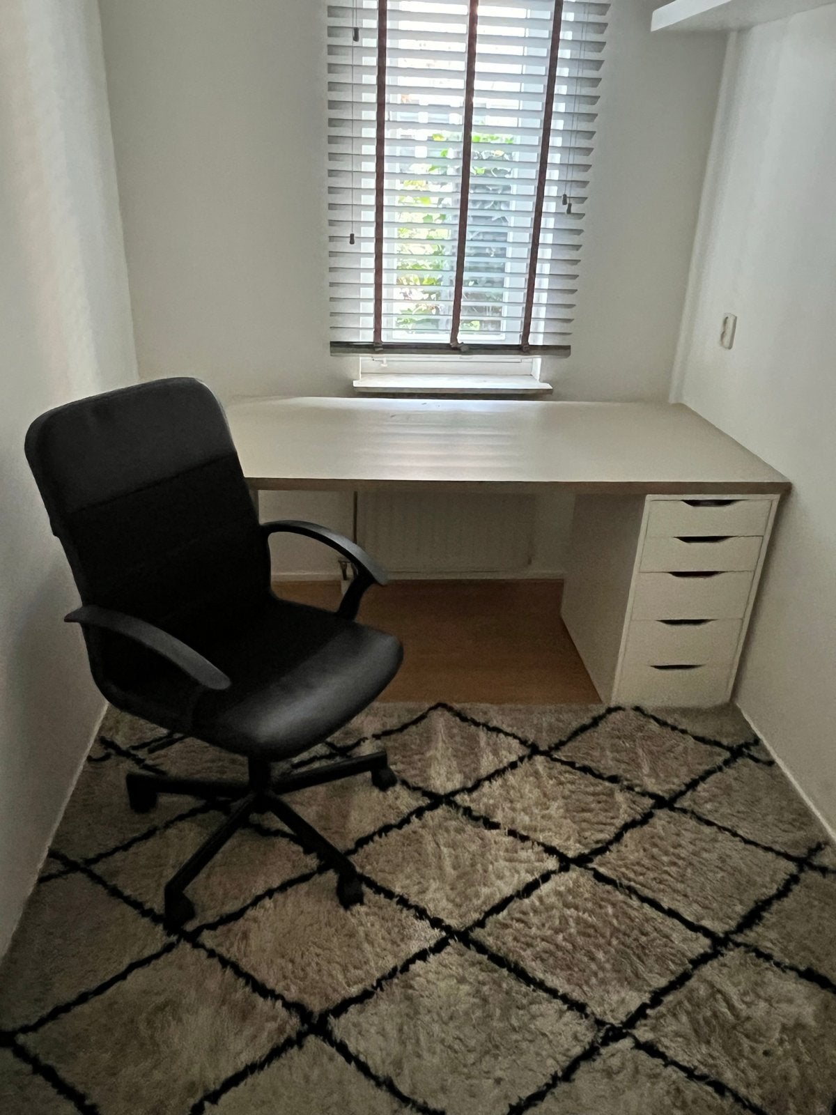 Bureau met lades en stoel - Ideaal voor de (nieuwe-) student, Ophalen, Gebruikt, Met lades, Spaanplaat of MDF