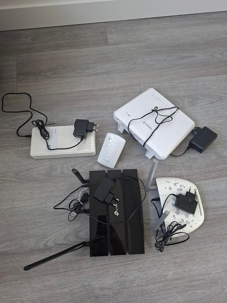 Internet modems, routers en versterkers - Diverse merken, Ophalen of Verzenden, Gebruikt, Router met modem, Zyxel, TP-Link