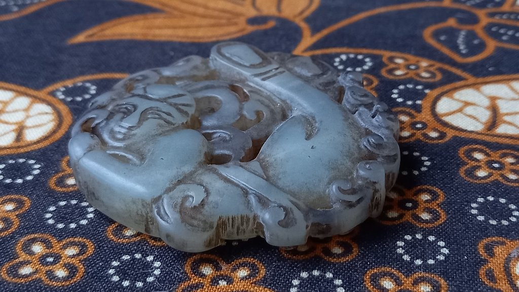 Mooi antiek Chinees amulet van gesneden jade 5,2 cm., Ophalen of Verzenden