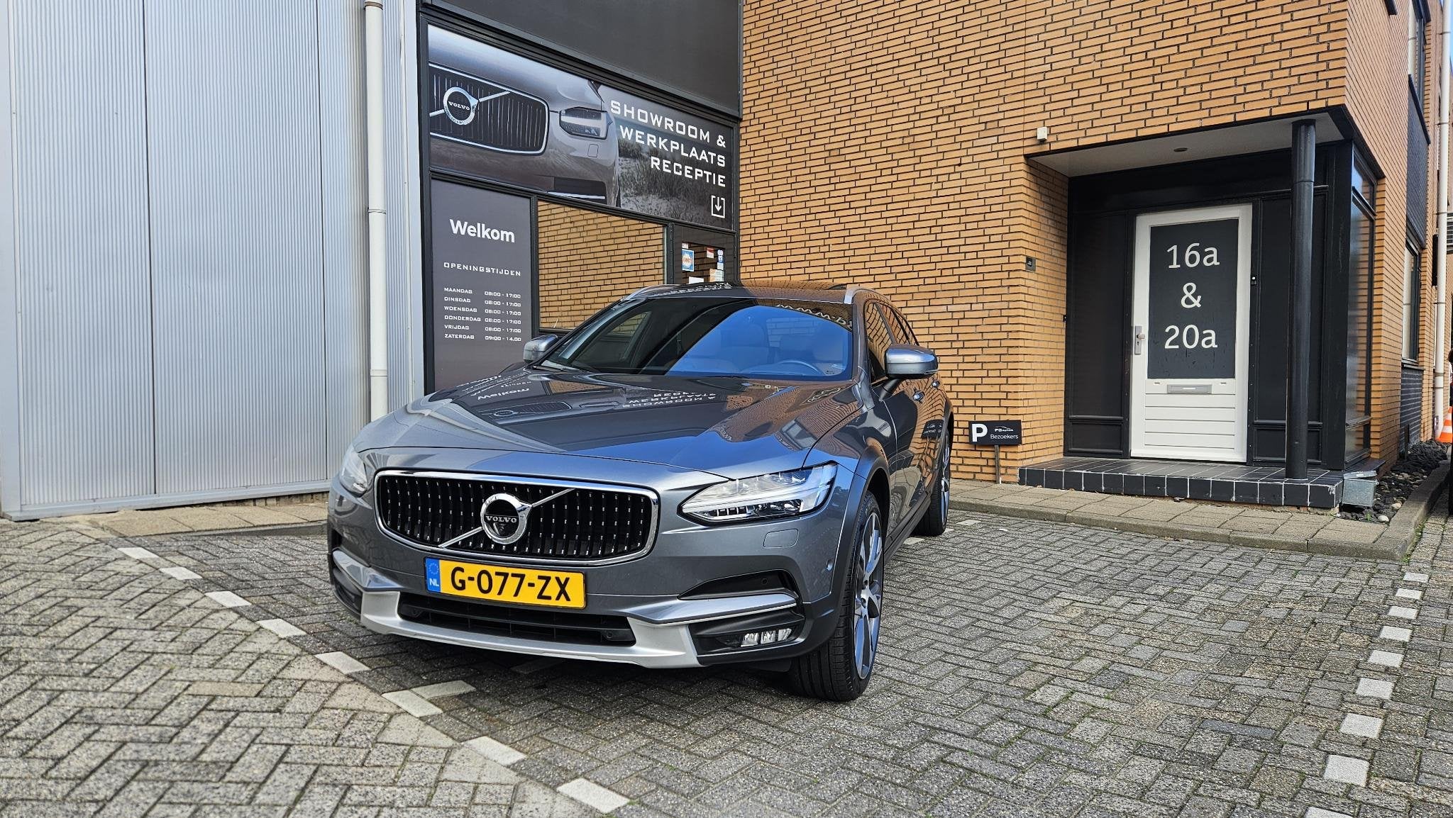 Volvo V90 Cross Country 2.0 T5 AWD Pro, Auto's, Automaat, Dealer onderhouden, 1734 kg, Euro 6