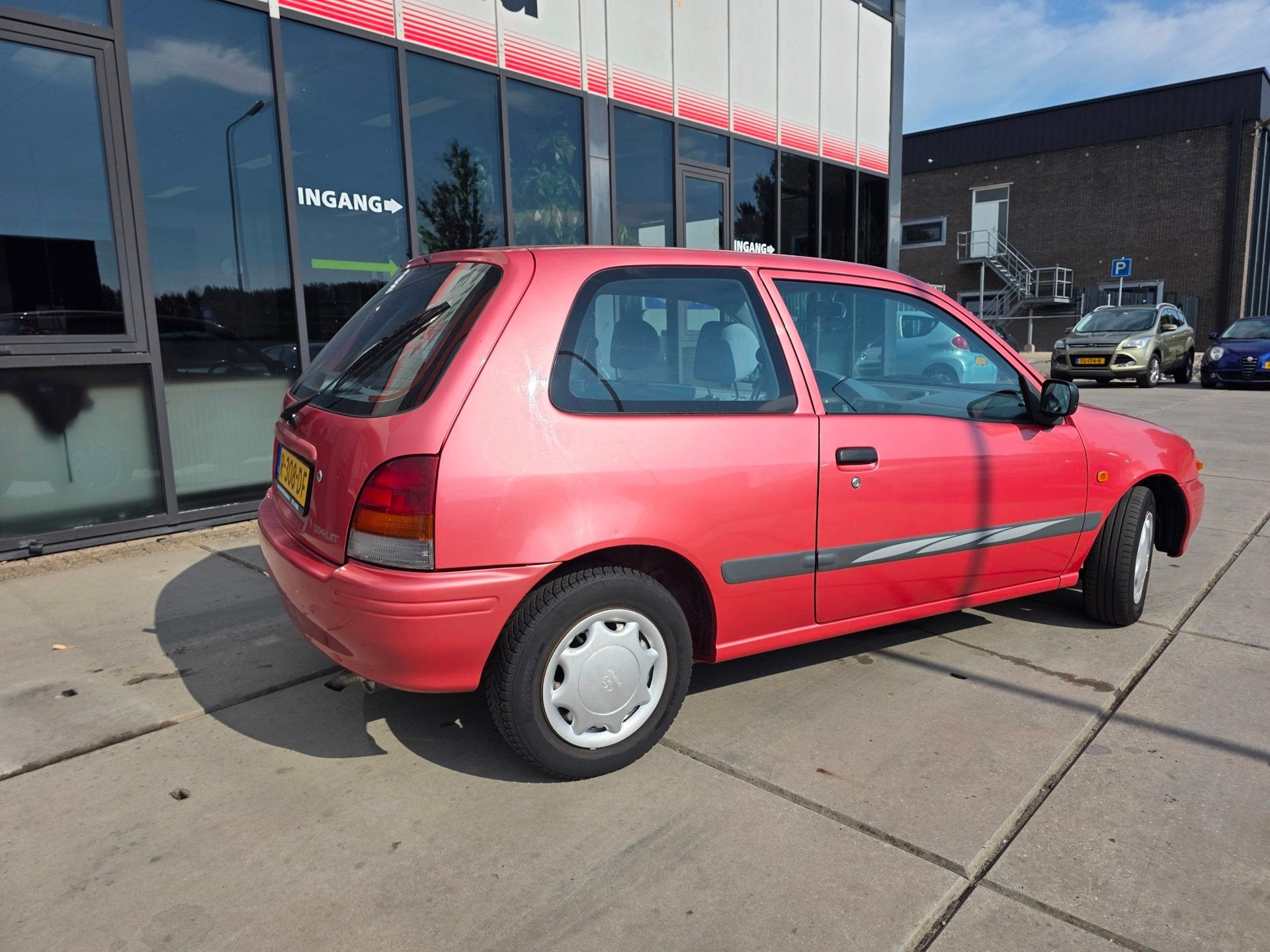 Toyota Starlet 1.3-16V - AUTOMAAT - Electr Ramen - APK 09-20, Stof, Gebruikt, Zwart, 4 cilinders