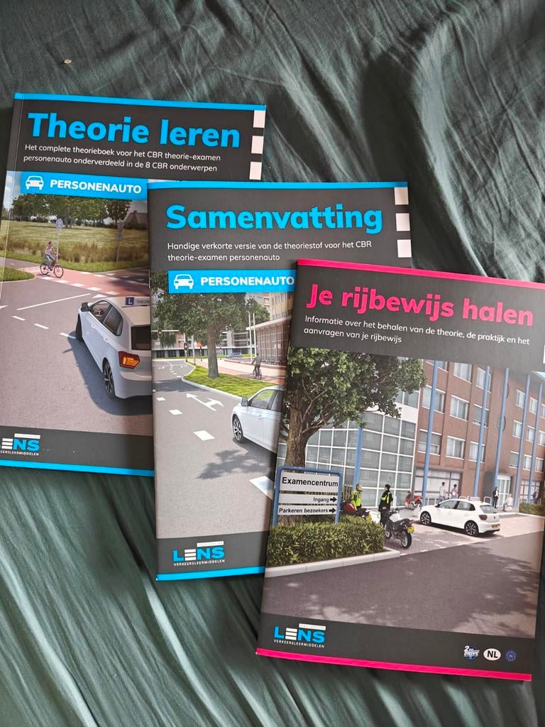 Theorie boek personen auto lens, Ophalen, Zo goed als nieuw