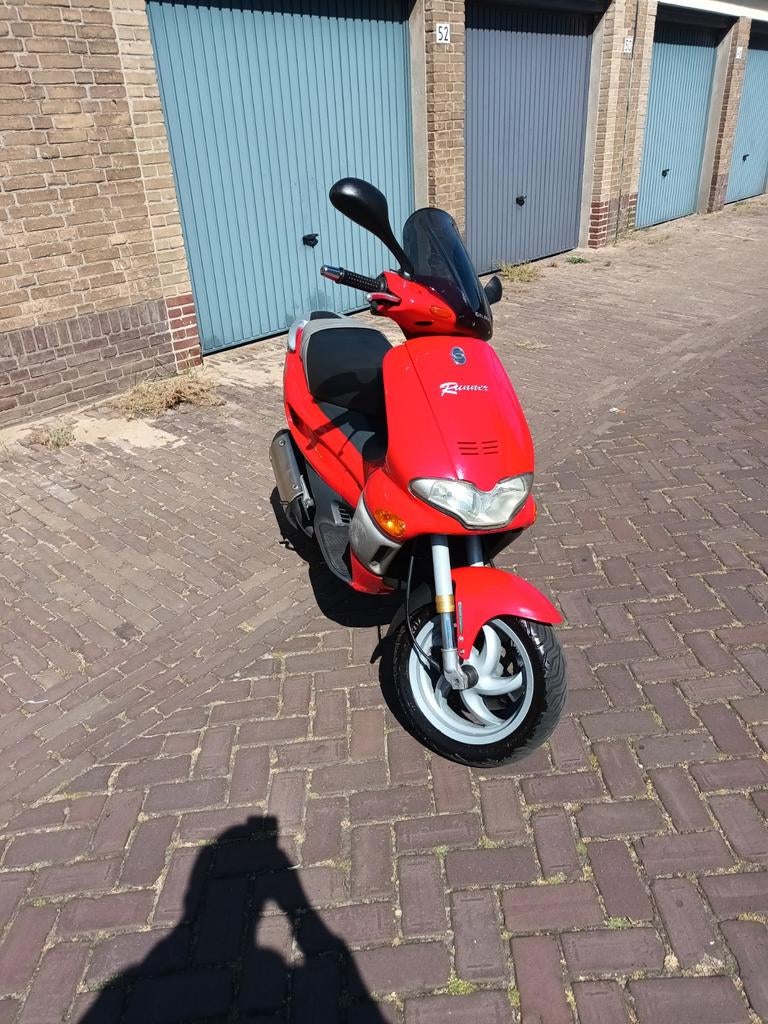 Gilera runner m08 180cc, Fietsen en Brommers, Scooters | Piaggio, Zo goed als nieuw, Overige modellen, Benzine, Ophalen