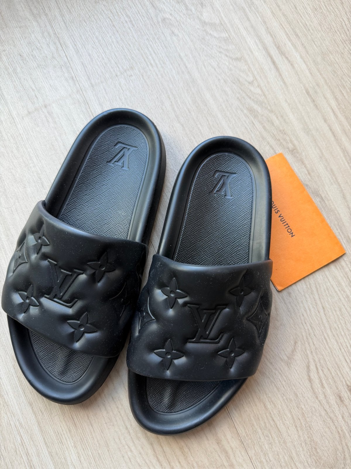 Louis Vuitton Aqua Mule Slippers Maat 45 Zwart, Kleding | Heren, Schoenen, Ophalen of Verzenden, Zo goed als nieuw, Zwart, Slippers