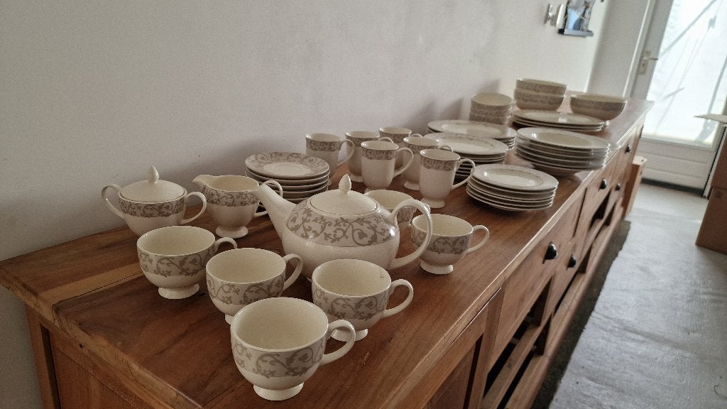 servies creme/ licht bruin met donker guirlander, Huis en Inrichting, Keuken | Servies, Ophalen, Gebruikt, Overige merken, Klassiek