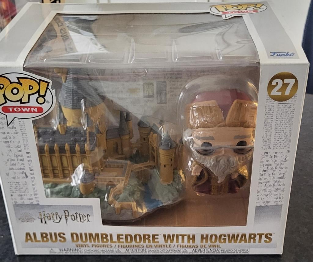Funko Pop! Town: Albus Dumbledore met Zweinstein #27, Ophalen of Verzenden, Nieuw, Beeldje of Buste