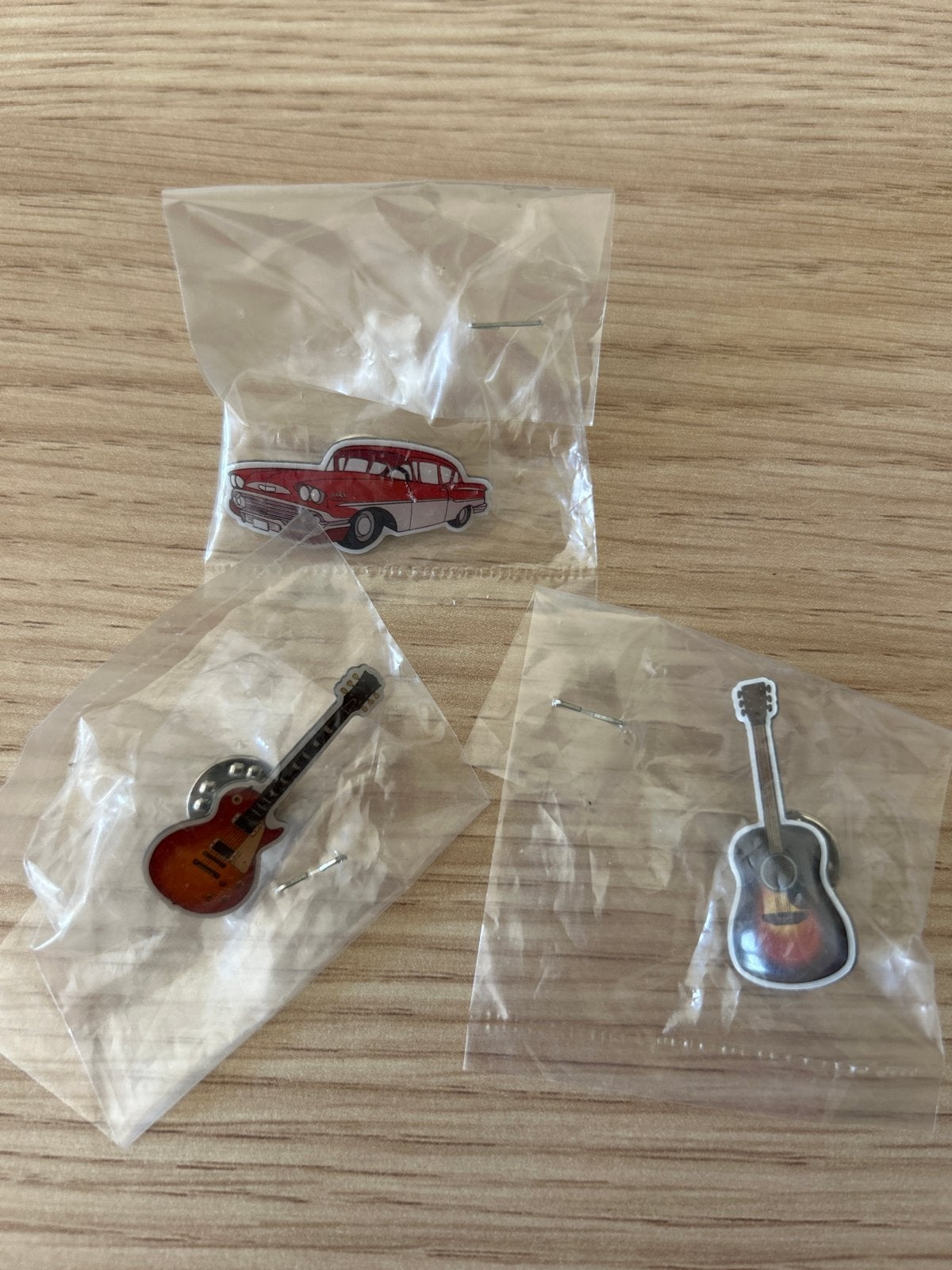 Set van 3 Nieuwe Speldjes: Auto en Gitaren, Ophalen of Verzenden, Nieuw