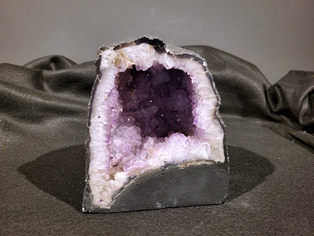 Amethist Geode, 3,4 kg, 34,- euro en nog veel meer, Ophalen, Mineraal