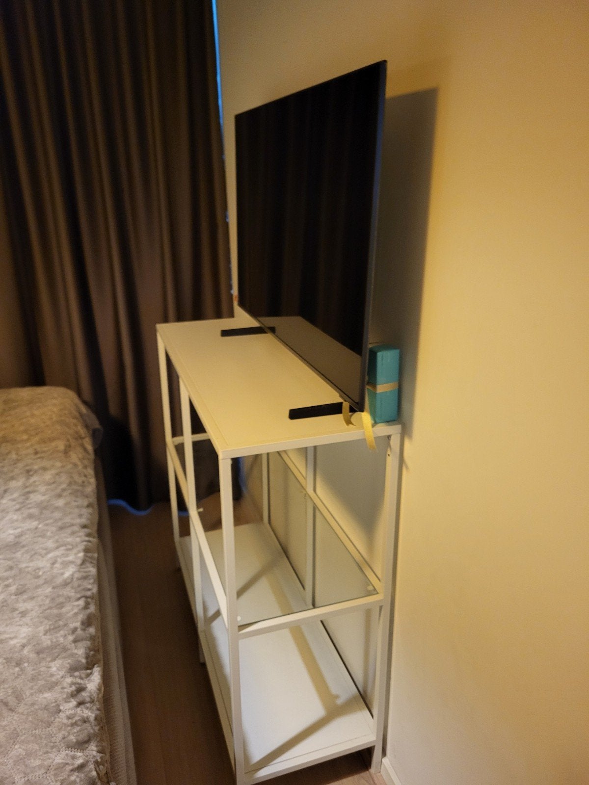 IKEA VITTSJÖ TV-meubel/boekenkast wit - direct beschikbaar, Huis en Inrichting, Kasten | Televisiemeubels, Gebruikt, 100 tot 150 cm