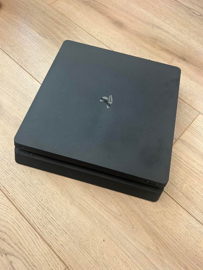 Playstation 4 slim 500GB Zwart, Spelcomputers en Games, Spelcomputers | Sony PlayStation 4, Ophalen, Zo goed als nieuw, Met 2 controllers