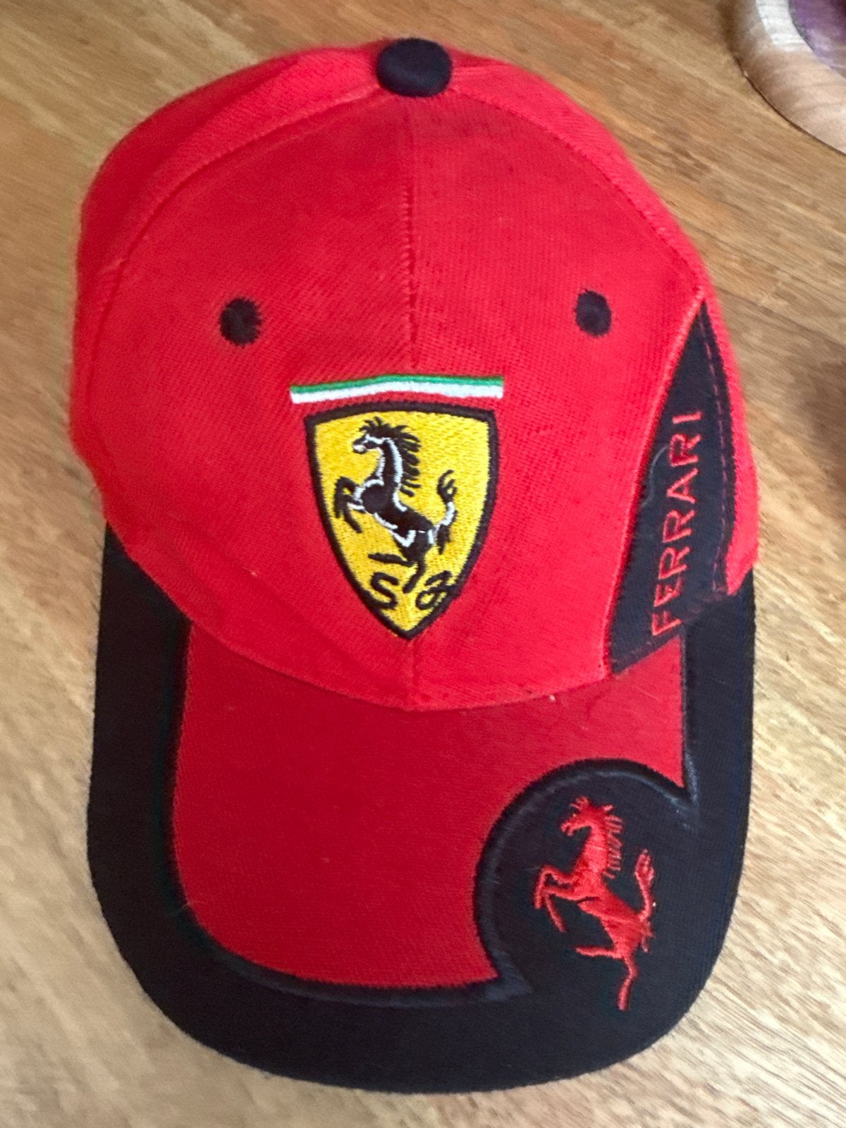 Ferrari Pet - Rood met Zwart - Zo goed als nieuw, Ophalen of Verzenden, Gedragen, One size fits all, Pet
