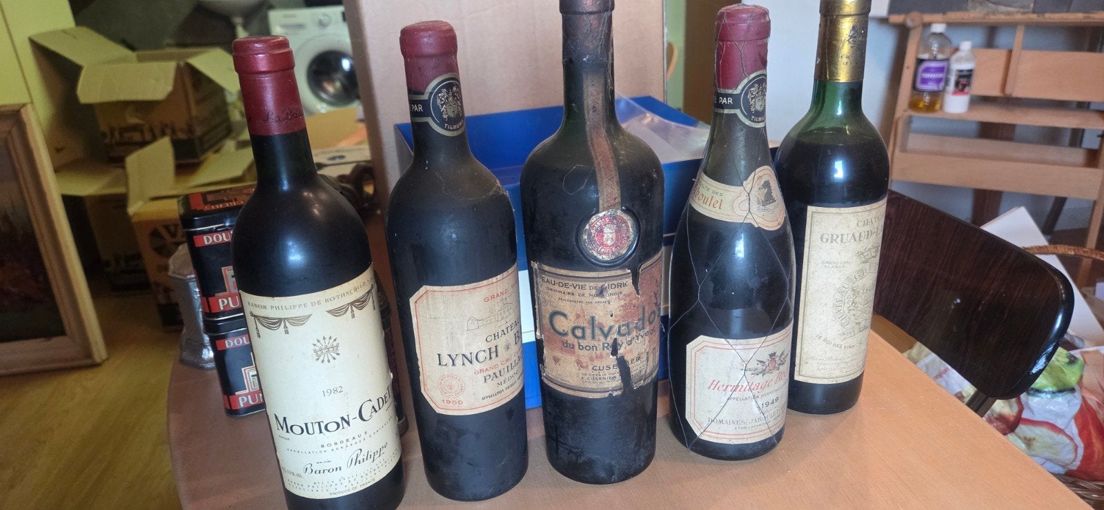 Collectie oude wijnflessen en Calvados, Verzamelen, Ophalen, Gebruikt, Frankrijk, Rode wijn