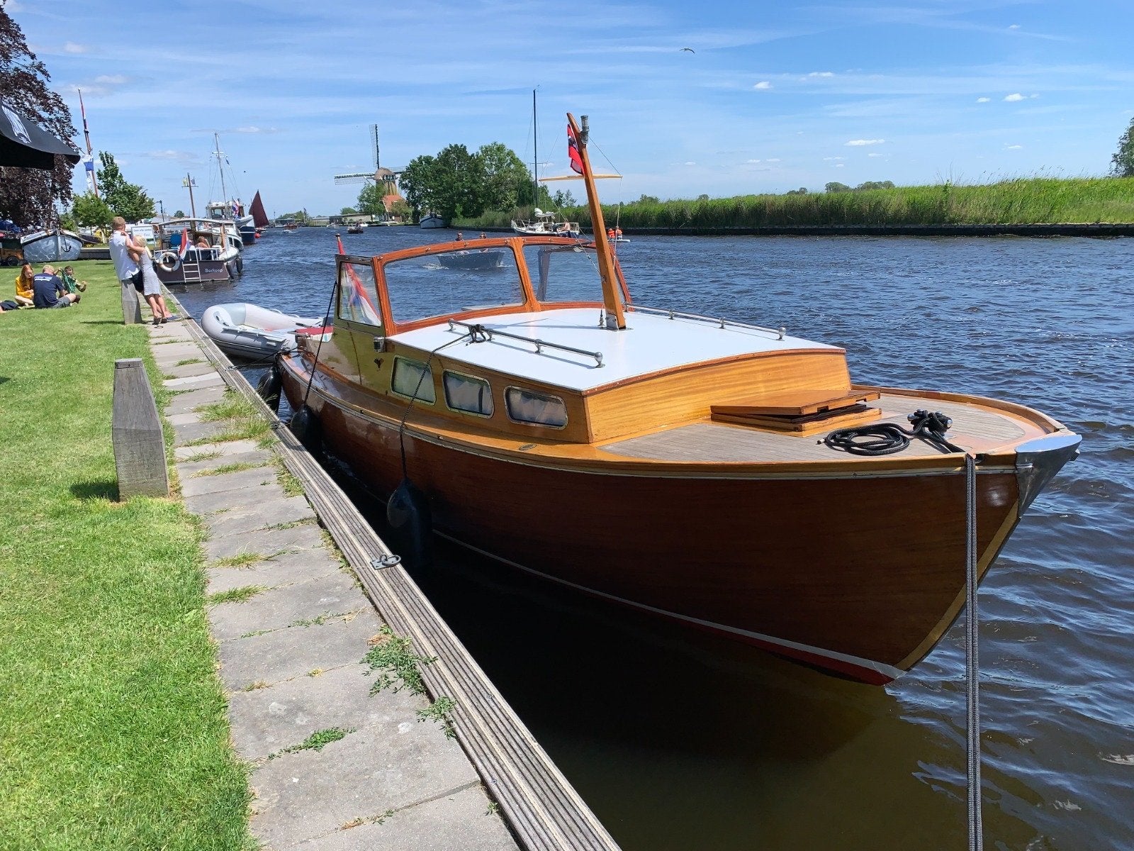 Zweeds houten motorscheepje, mahonie op eiken, Volvo Penta