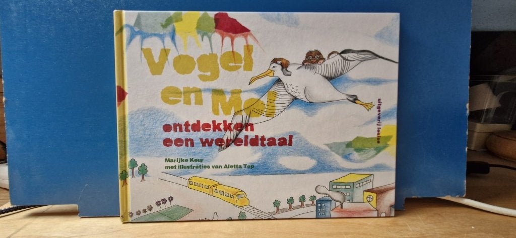 Vogel en Mol ontdekken een wereldtaal, Ophalen of Verzenden, Zo goed als nieuw, Jongen of Meisje, Fictie algemeen