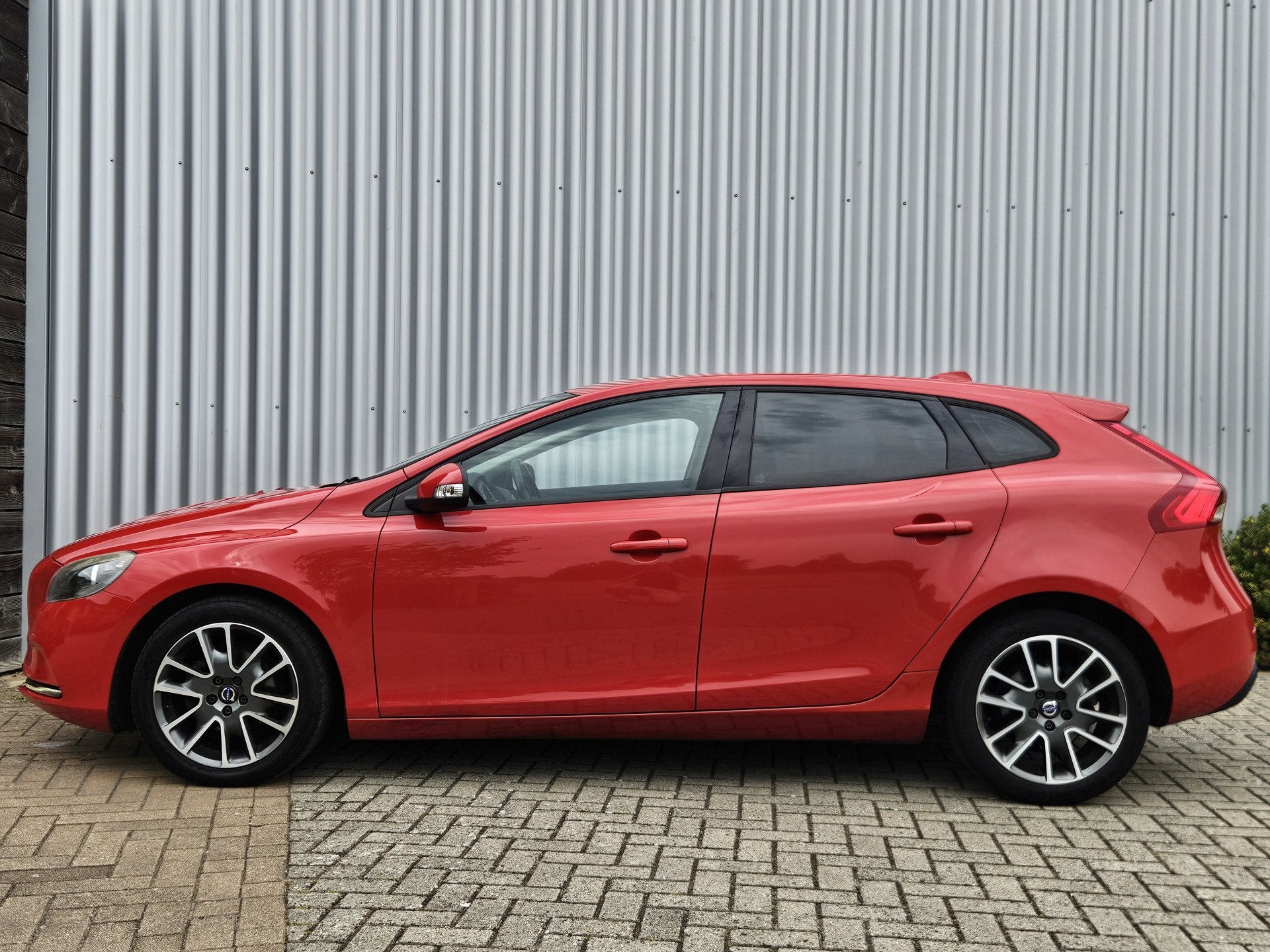 Volvo V40 1.6 D2 / Dealer Onderhouden/ Camera/ Navi/ PDC!, Voorwielaandrijving, Euro 5, Gebruikt, Automatische klimaatregeling