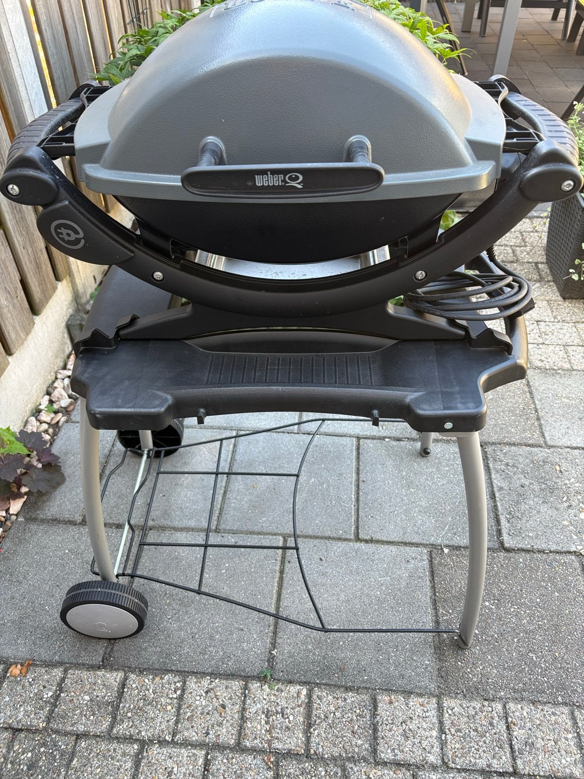 Weber Q 140 elektrische barbecue met onderstel en hoes, Ophalen, Zo goed als nieuw