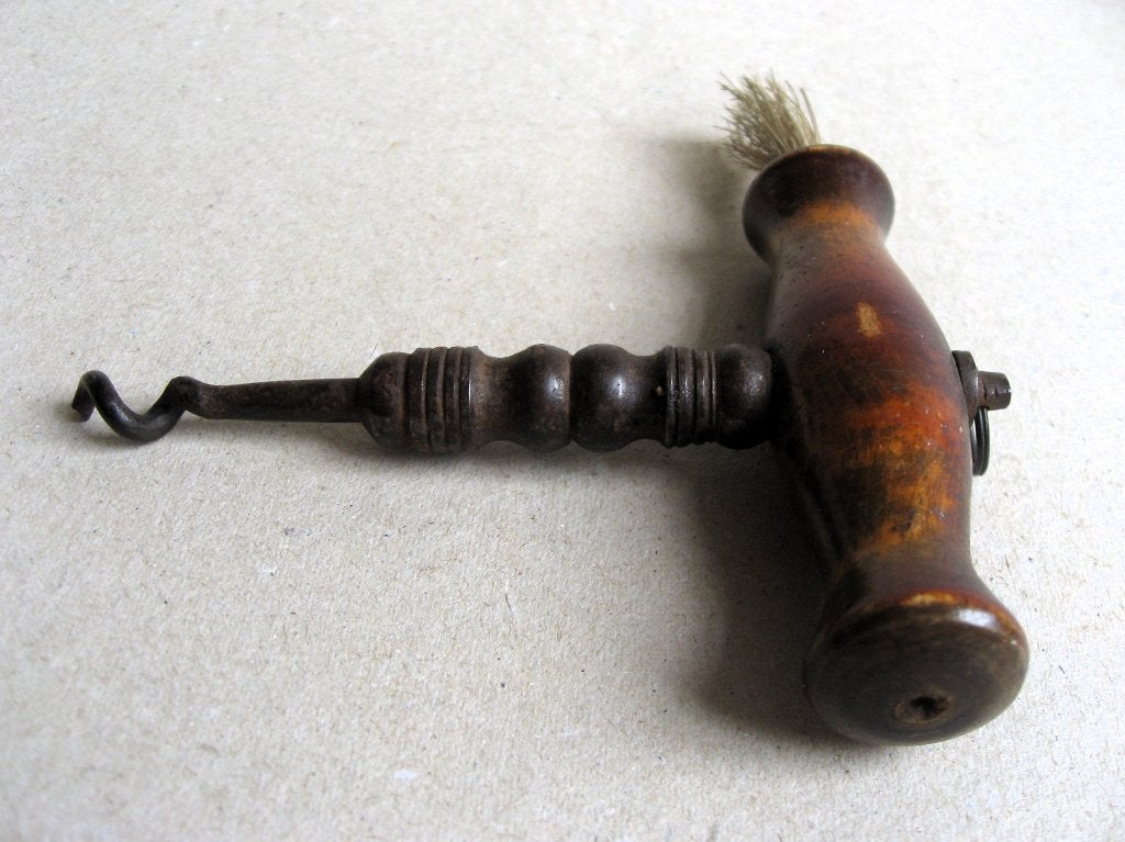 Antieke houten kurkentrekker met kwastje, Ophalen of Verzenden