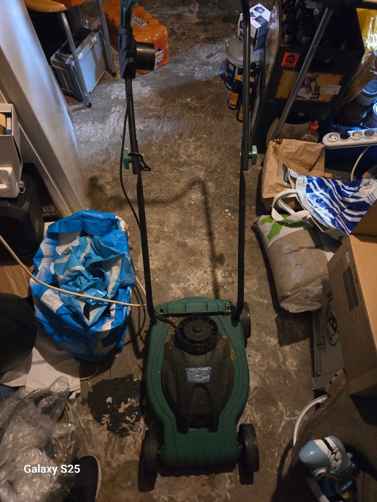 Grasmaaier gratis af te halen, Ophalen, Gebruikt, Elektrische grasmaaier, Minder dan 30 cm