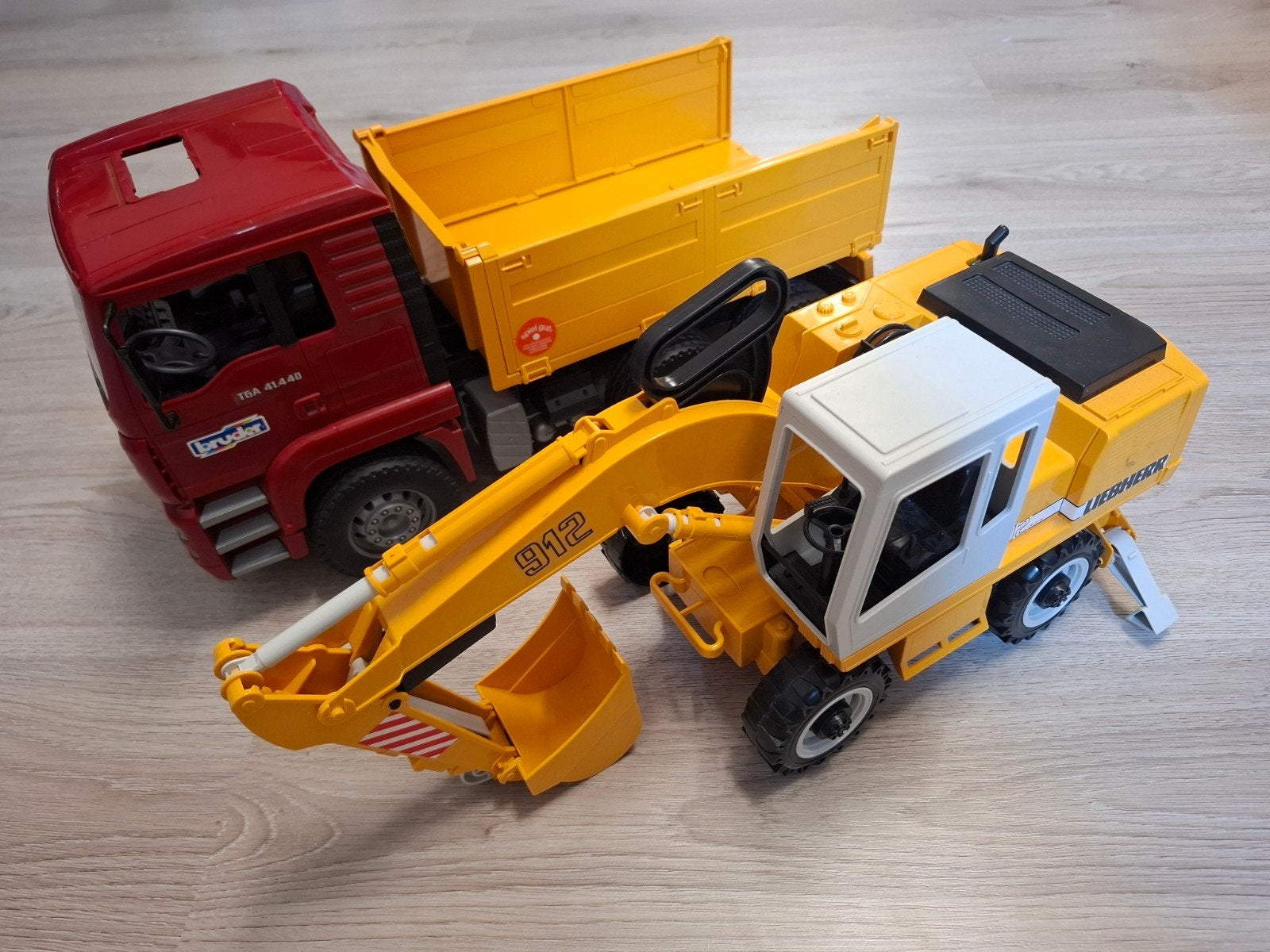 Bruder Liebherr Graafmachine en Kiepwagen Speelgoedset, Kinderen en Baby's, Ophalen, Gebruikt