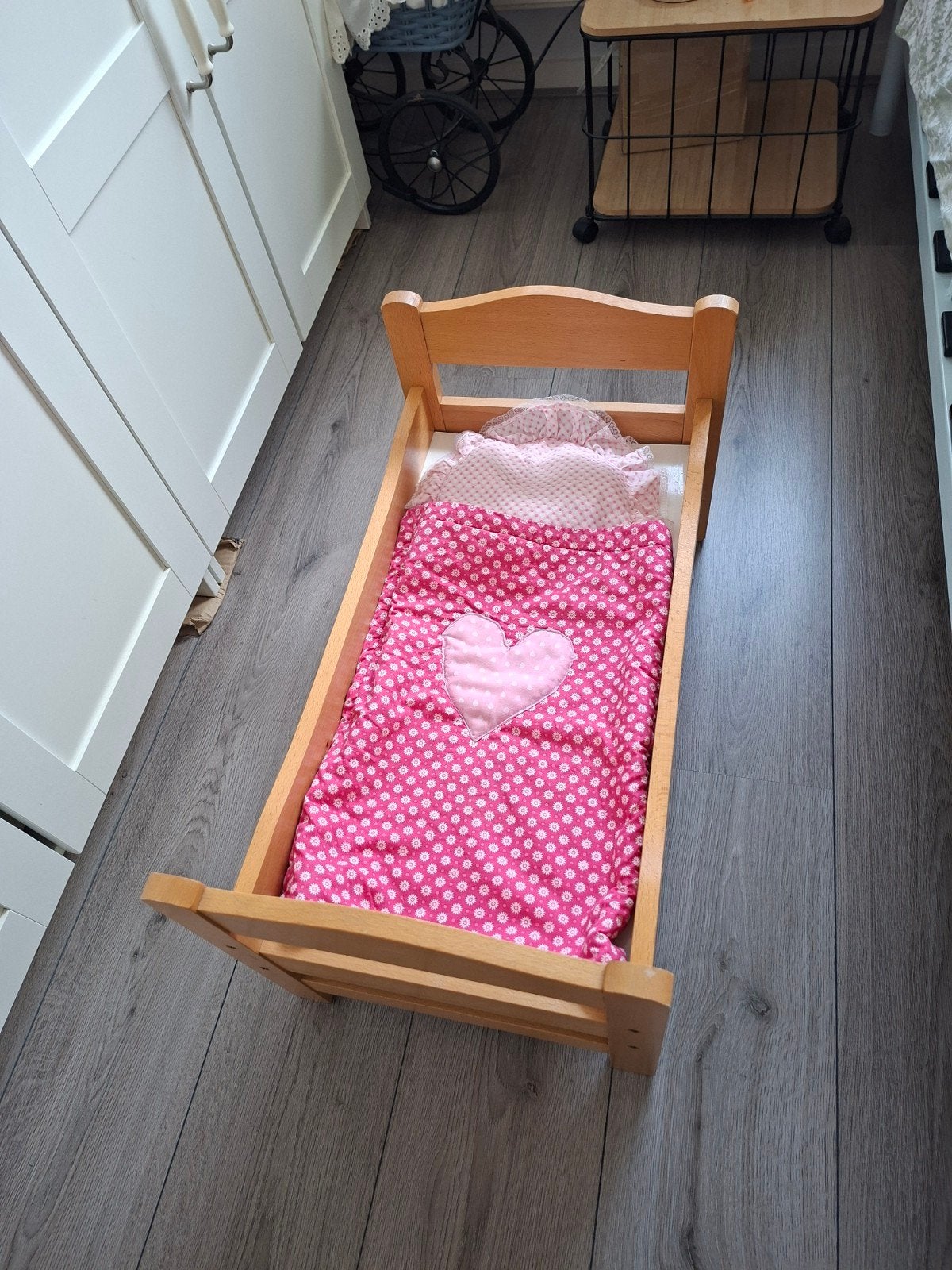 Leuk houten poppenbedje., Ophalen, Zo goed als nieuw, Babypop