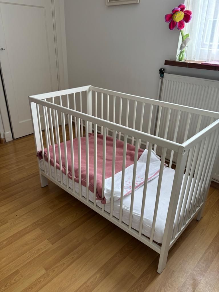 Wit ledikant met matras en beddengoed, Ophalen, Gebruikt, Ledikant
