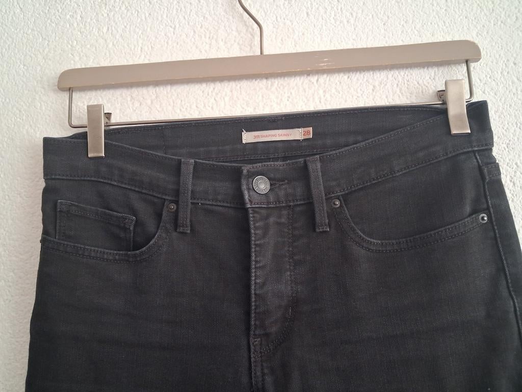Levi's 311 Shaping Skinny Jeans Zwart W28 L32, Zwart, Ophalen of Verzenden, Zo goed als nieuw, W28 - W29 (confectie 36)