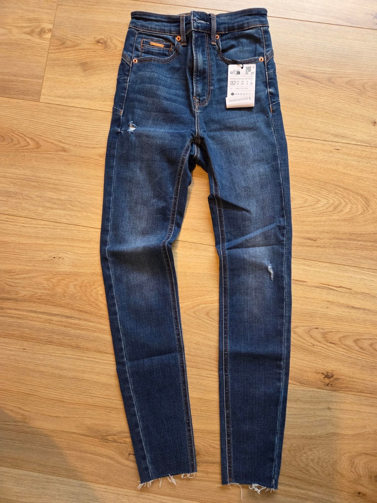 Spijkerbroek Stradivarius, maat 32. Nooit gedragen, Kleding | Dames, Blauw, Nieuw, Ophalen of Verzenden, W27 (confectie 34) of kleiner