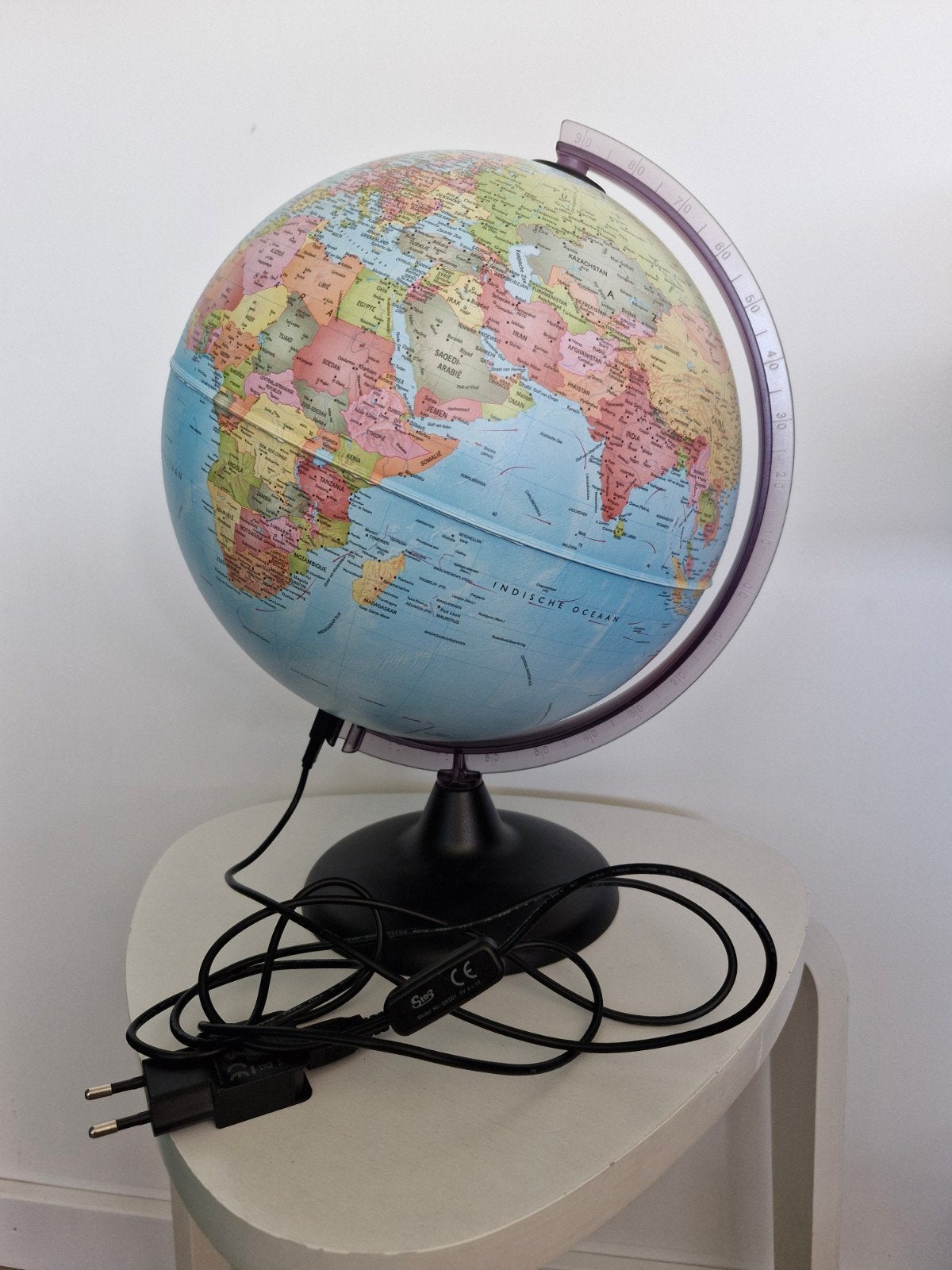 Verlichte Wereldbol met Sterrenbeelden, Ophalen, Kunststof, Verlicht, Zo goed als nieuw