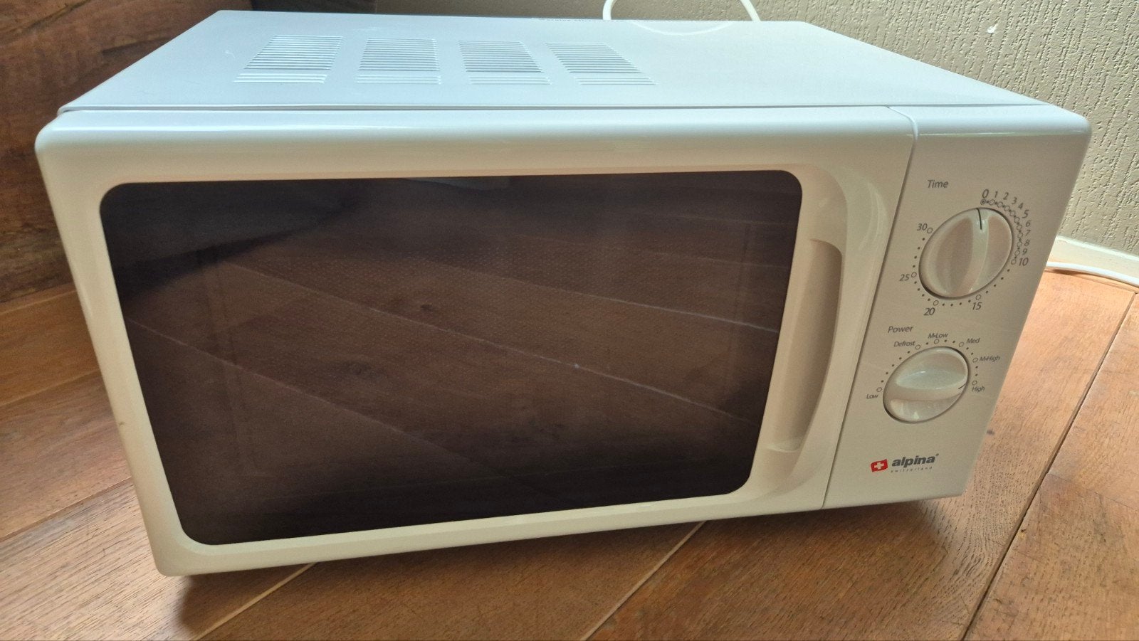 Goed werkende Alpine caravan/camper magnetron 230V 550W, Ophalen, Gebruikt