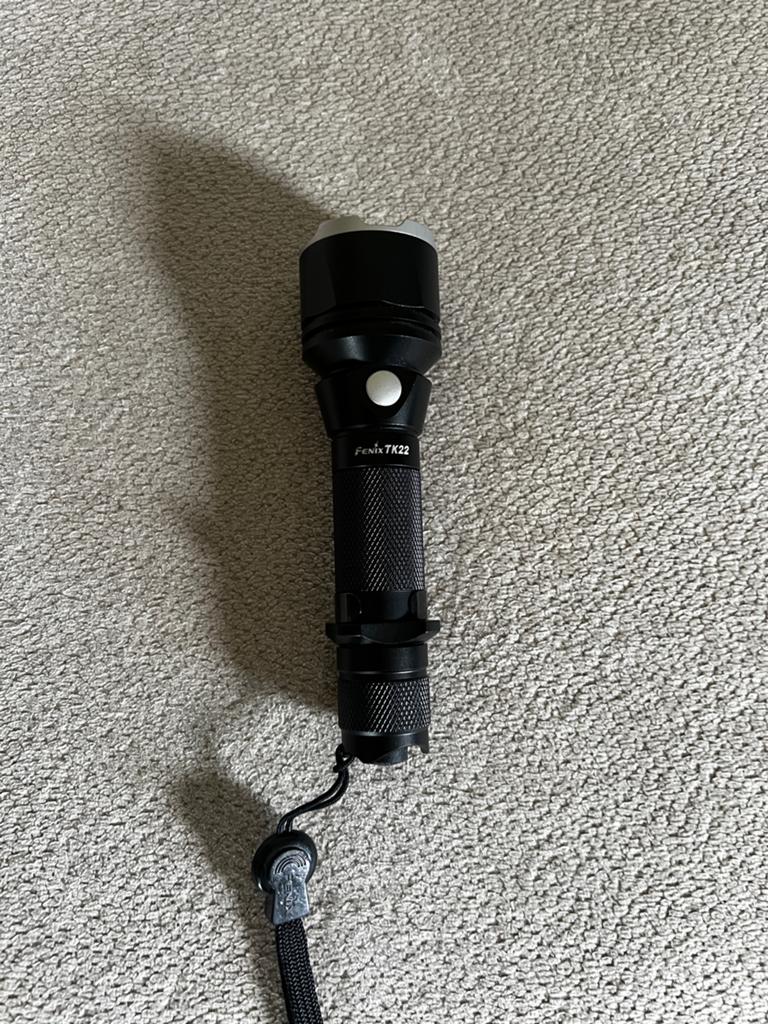 Fenix TK22 Zaklamp - Krachtige LED zaklamp, Ophalen of Verzenden, Zo goed als nieuw, Accu