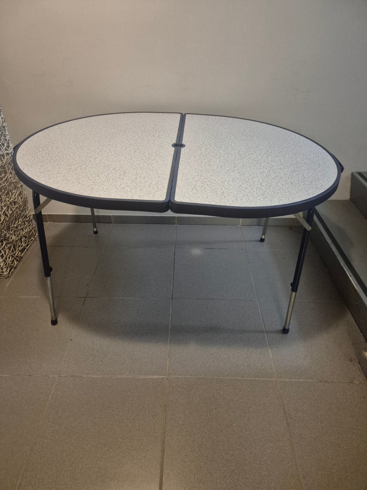 Crespo opvouwbare campingtafel - Ovaal en compact, Ophalen, Gebruikt, Campingtafel