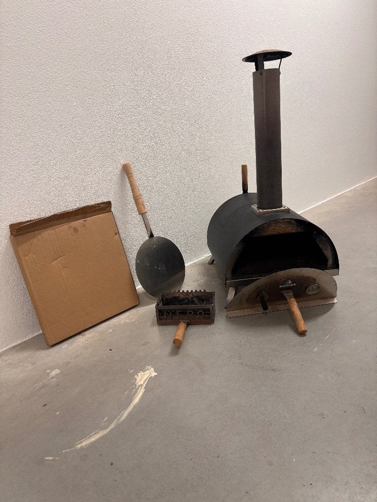 Nero Burnhard pizzaoven met nieuwe ongebruikte steen, Ophalen, Gebruikt, Nero