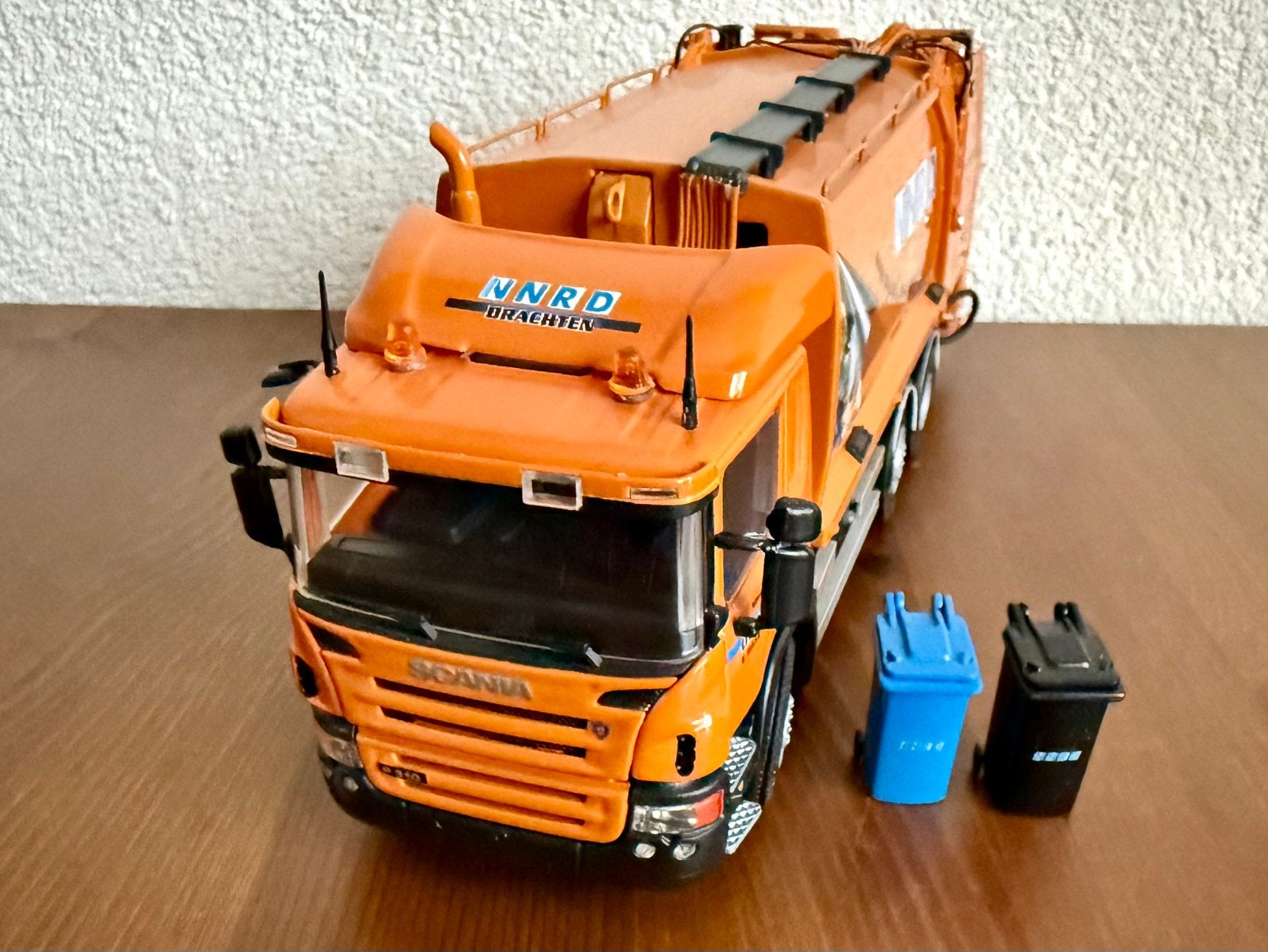 Tekno NNRD Drachten Scania Vuilniswagen Geesink + rolemmers, Ophalen of Verzenden, Zo goed als nieuw