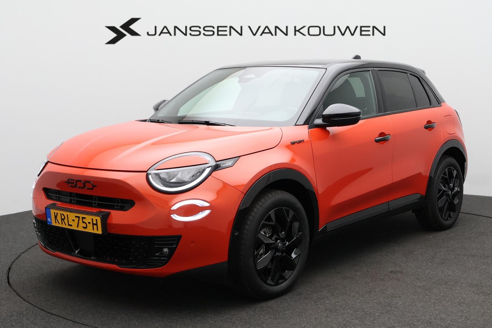 Fiat 600e Sport 54 kWh stoelmassage el. verwarmbare stoelen, Auto's, Automatische klimaatregeling, Origineel Nederlands, SUV of Terreinwagen