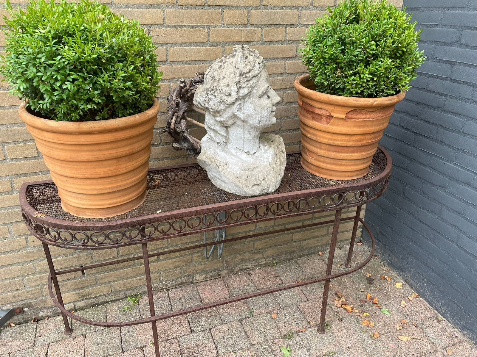Ijzeren sidetable met/ zonder torso of buxusstruiken, Tuin en Terras, Ophalen, Gebruikt, 100 cm of meer, Rond
