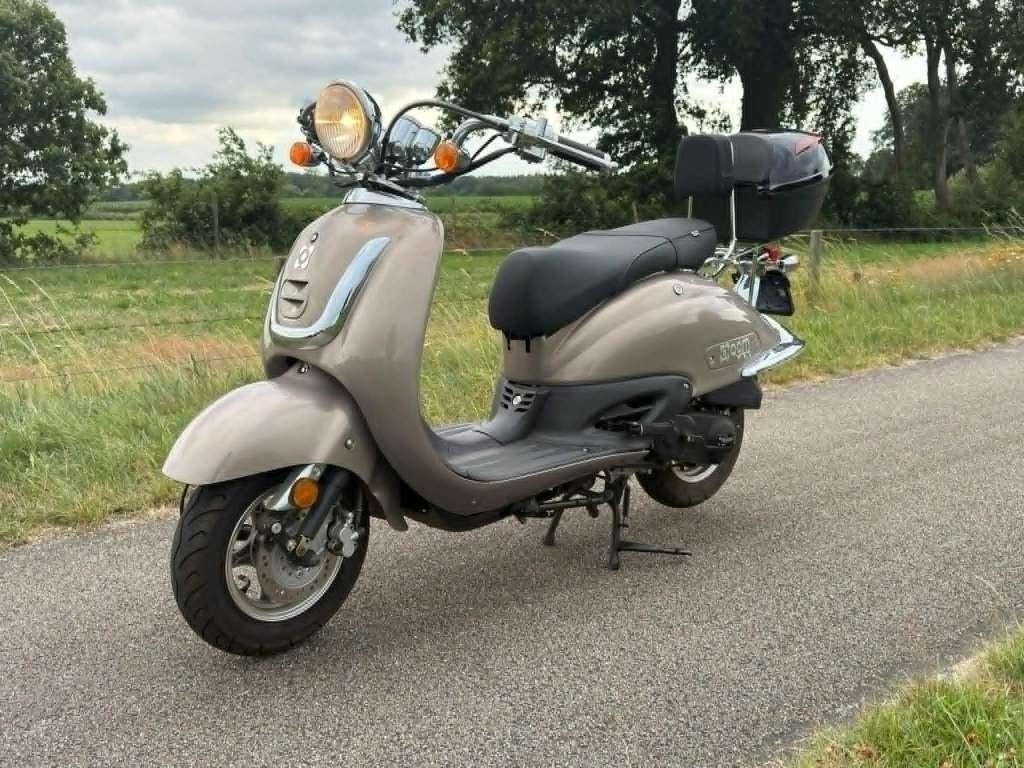 AGM Retro 2020 lage kms 2325, Gebruikt, Benzine, Ophalen, Overige merken