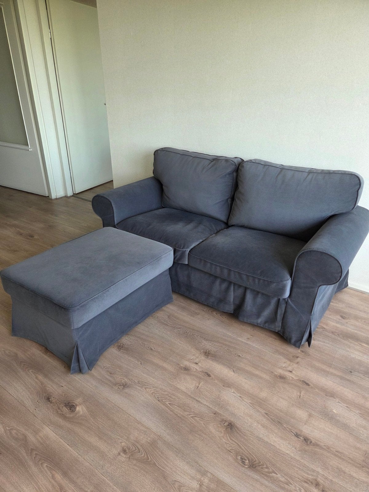 IKEA EKTORP 2-zits bank met hocker - Donkergrijs+2pers bed, Ophalen, 150 tot 200 cm, Tweepersoons, 75 tot 100 cm