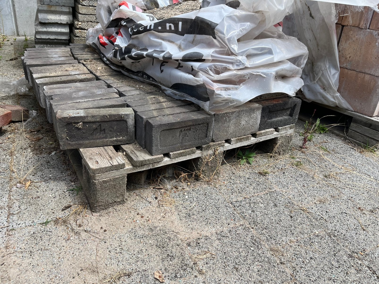 Zwarte gevelstenen 85 stuks, Ophalen, Nieuw, Bakstenen